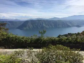 Lahan Pemandangan Danau di Pulau Samosir