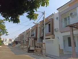 READY STOCK Rumah 2 Lantai Dekat Jaktim di Pondok Melati Bekasi