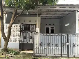 RUMAH 2 LANTAI DISEWAKAN 3 Kamar Tidur HANYA 400 meter ke Stasiun