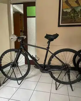 sepeda hybrid cube