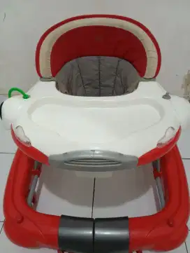 Baby Walker warna merah putih