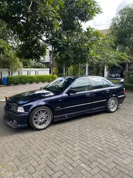 BMW 318i 1997 Bensin