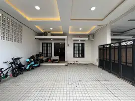 Rumah Mewah 2 Lantai + Rooftop Second Dalam Komplek Jatimekar Bekasi