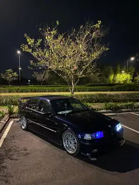 BMW 318i 1997 Bensin