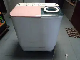 Mesin cuci Toshiba dua tabung