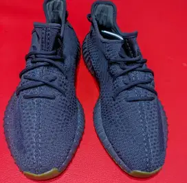 ADIDAS YEEZY BOOST