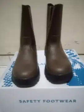 Sepatu safety Blackrhino