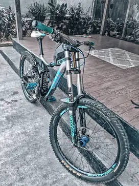 Jual Sepeda Giant glory DH