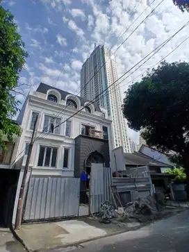 Dijual Rumah Baru Bergaya American Classic Area Pakubuwono Kebayoran B