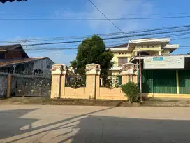 Rumah 2 lantai + 2 kios