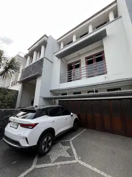 Wilson Rumah bagus siap huni uk 10x25 bebas banjir di meruya utara
