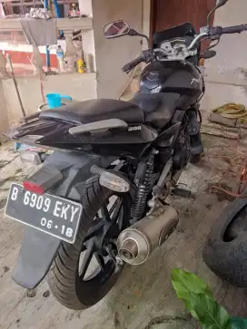 Bajaj Pulsar 200