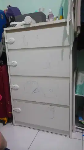 Rak laci baju lemari pakaian putih
