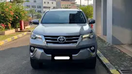 Km51rb toyota fortuner vrz diesel 2017 pakai 2018 silver cash kredit