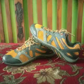 Sepatu outdoor merrel