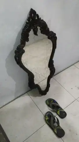 Kaca rias ukir klasik