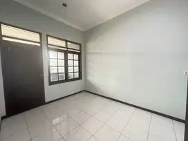 Rumah 2 Lantai Strategis Siap Huni Di Taman Kopo Indah Bandung