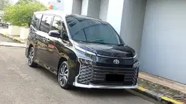 [ LOW KM 9RB ] Toyota Voxy 2.0 CVT AT Camera360 Hitam 2022/2023