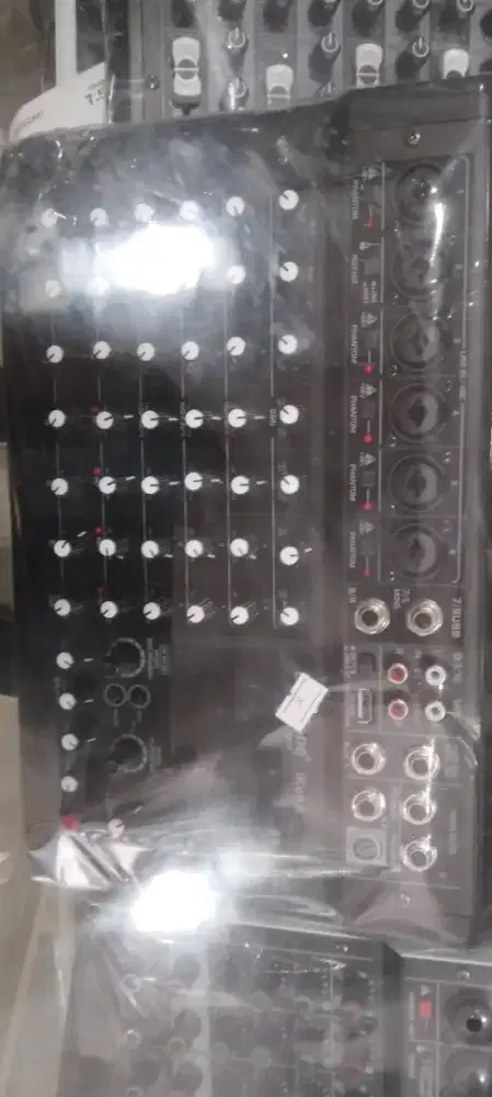 Mixer audio untuk amplifier