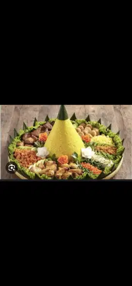 Nasi tumpeng nasi kuning