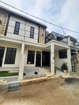 Rumah Bagus 2 lantai dengan Balkon yang luas