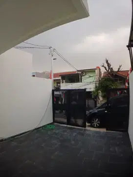 Rumah baru 2 lantai di Ciracas Jakarta Timur