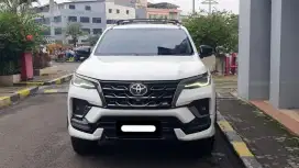 Toyota fortuner vrz gr sport 2022 pakai 2023 putih diesel cash kredit
