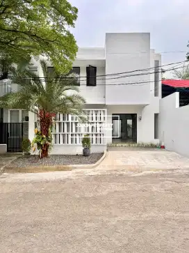 JUAL RUMAH BARU DLM CLUSTER EKSKLUSIF DICIRENDEU DEKAT MRT LEBAK BULUS