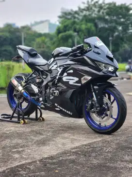 Kawasaki ZX25R NON ABS Black