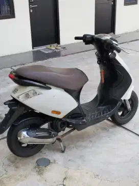 Piaggio Zip putih 2012