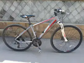 Sepeda hybrid Polygon heist 3.0