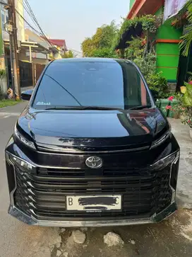 Voxy 2022,Akhir, sparkling black.