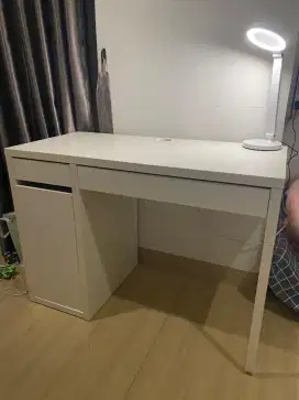 Meja Kantor Komputer Belajar Micke Putih Kondisi 95%