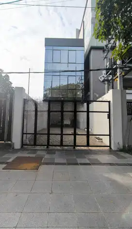 Disewakan Ruko/Gedung 4 Lantai Surabaya Pusat Bangunan Baru Gress