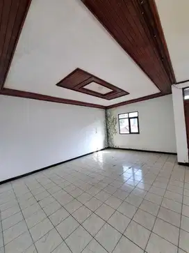 Rumah Besar Bagus Terawat di Sayap Moh Toha Bandung
