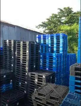 Palet Plastik Bermacam Ukuran