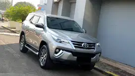 [ LOW KM ] Toyota Fortuner 2.4 VRZ Diesel AT Silver 2017/2018
