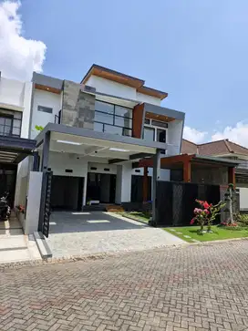 Rumah Mewah Baru Gres 5 Kamar Siap Huni Eksklusif di Araya Malang