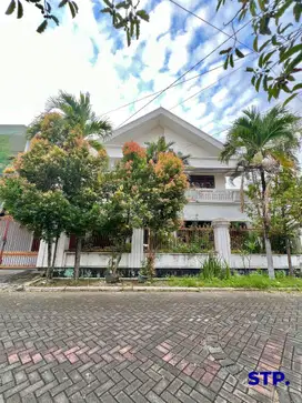 Rumah 2 lantai siap huni di Manyar Kertika