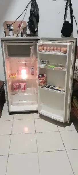 Kulkas 1 pintu merk sanyo