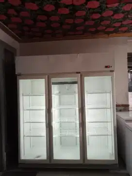 Showcase 3pintu