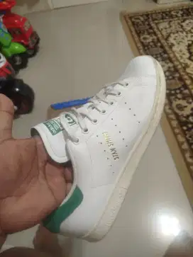 Sepatu Adidas Stand Smith Bekas (jarang pemakaian)