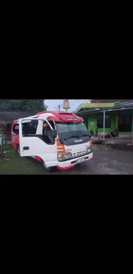 ISUZU ELF MACAN 2012