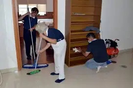 Warnen sehari aja buat nyapu ngelap ngepel