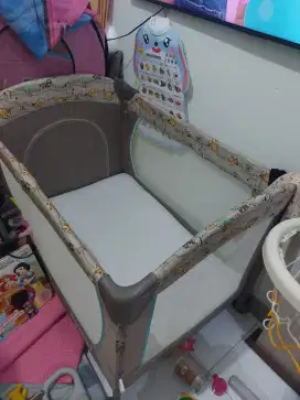Baby box merk right start dan matras merk izzii