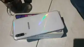 Samsung A70 6/128Gb White