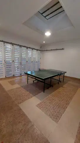 Lt/lb: 953/500; kt/km: 4/4; ruang tamu, ruang dapur; kolam renang 12x5