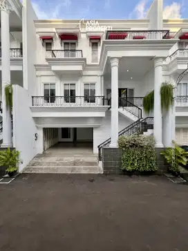 Rumah Baru Di Cilandak Townhouse Dekat Mrt