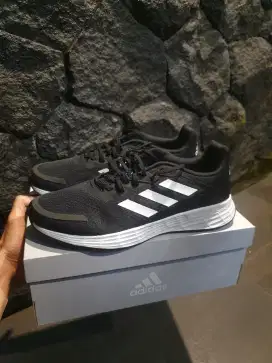 adidas RUNNING Sepatu Duramo SL
Pria Hitam GV7124