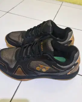 Sepatu Yonex Mach 2 Size 41 Seken Likenew